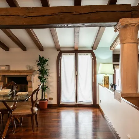 Domus - Magnifiche Residenze San Fermo Apartment *